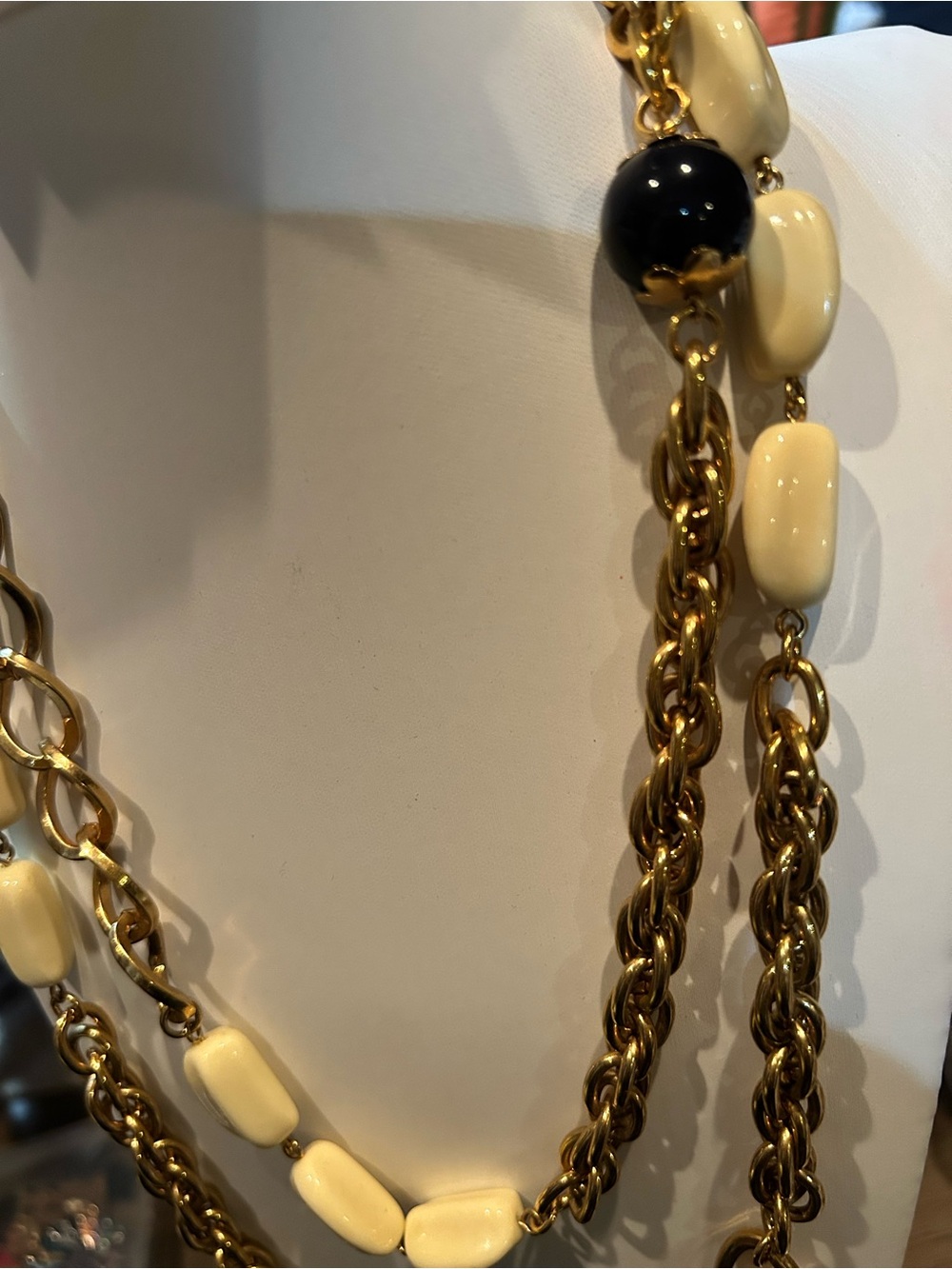 Vintage, Classic Estée Lauder Gold-Tone Layered Necklace with Cream&Black bead - Picture 3 of 4
